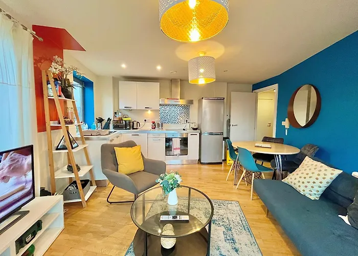 Skyview Apartment By Noknokstay - City Centre With Parking - Group, Family, Business
