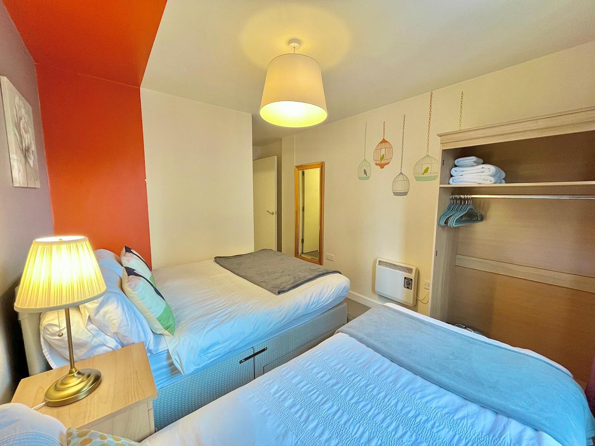 Apartment Skyview By Noknokstay - Centre With Parking - Group, Family, Business *