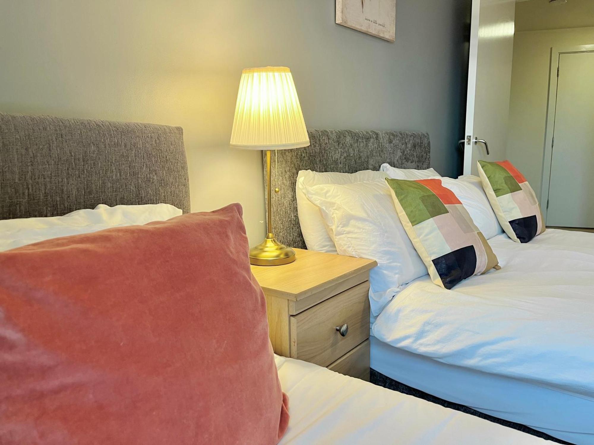 Skyview By Noknokstay - Centre With Parking - Group, Family, Business Apartment *