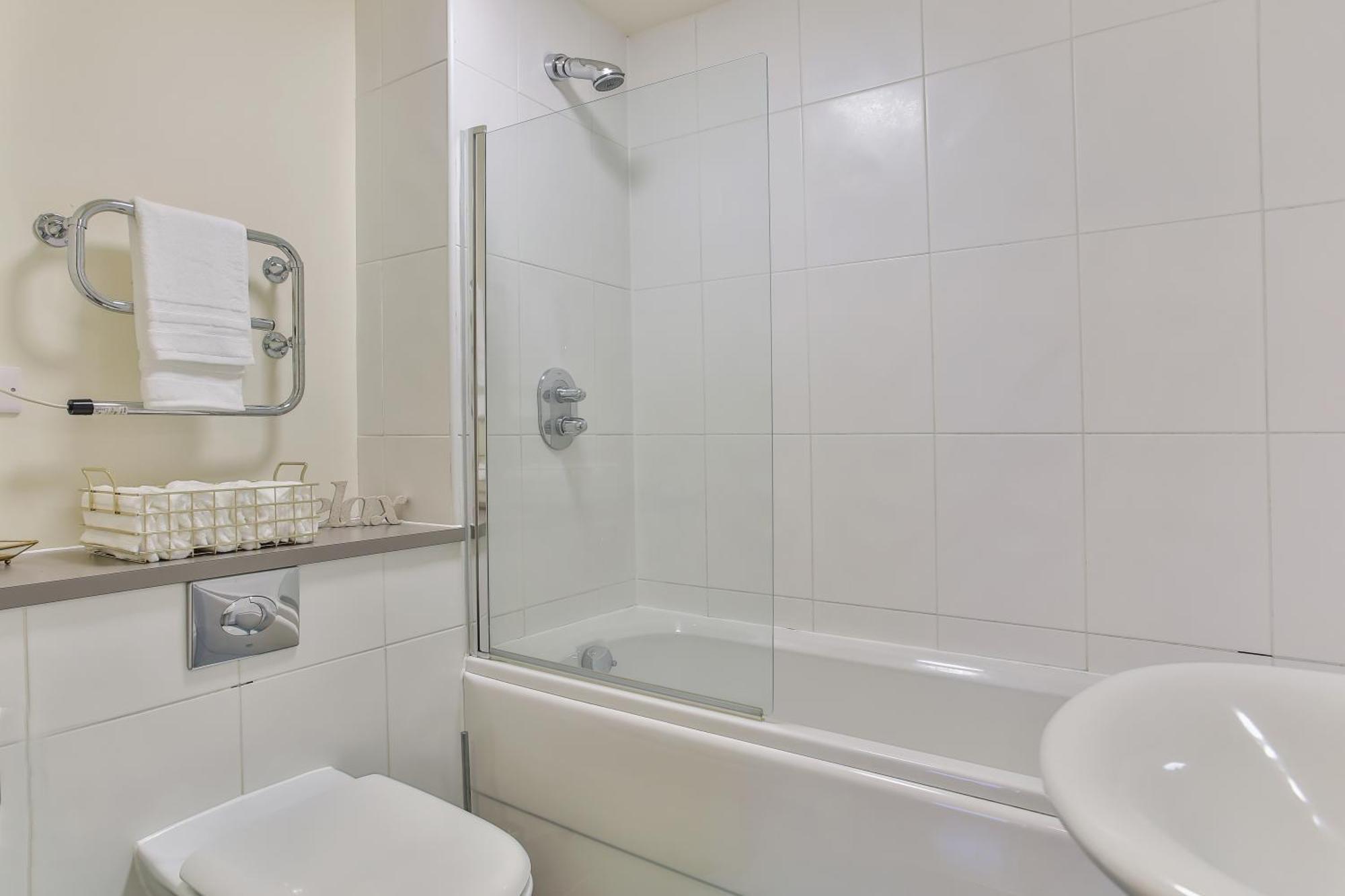 Apartment Skyview By Noknokstay - Centre With Parking - Group, Family, Business *