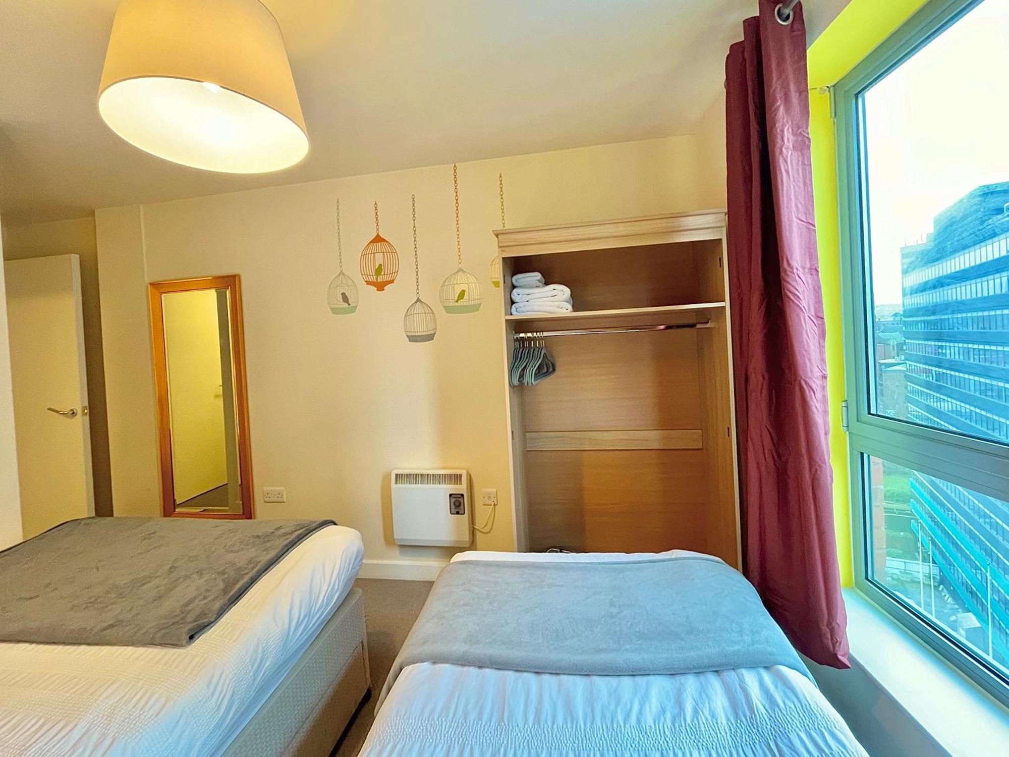 Apartment Skyview By Noknokstay - Centre With Parking - Group, Family, Business